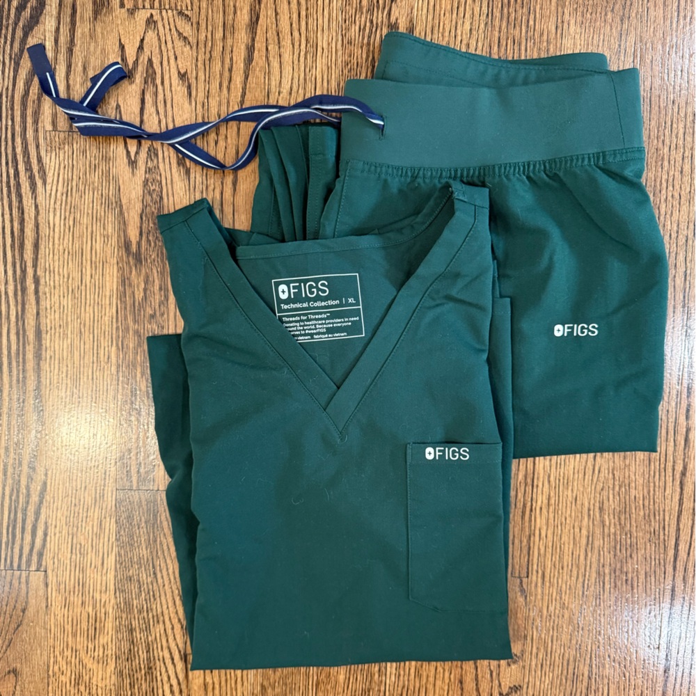Figs British Racing Green scrubs XL/L